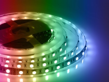 Катушка RGB-ленты, светится разными цветами